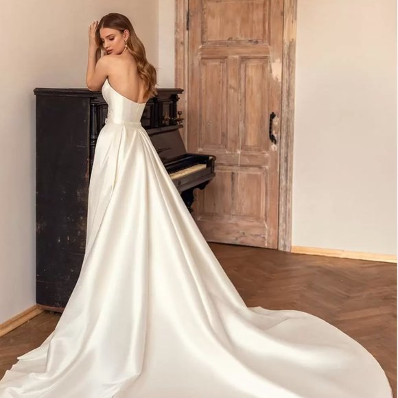 Wedding Dress - Picture 4 of 4